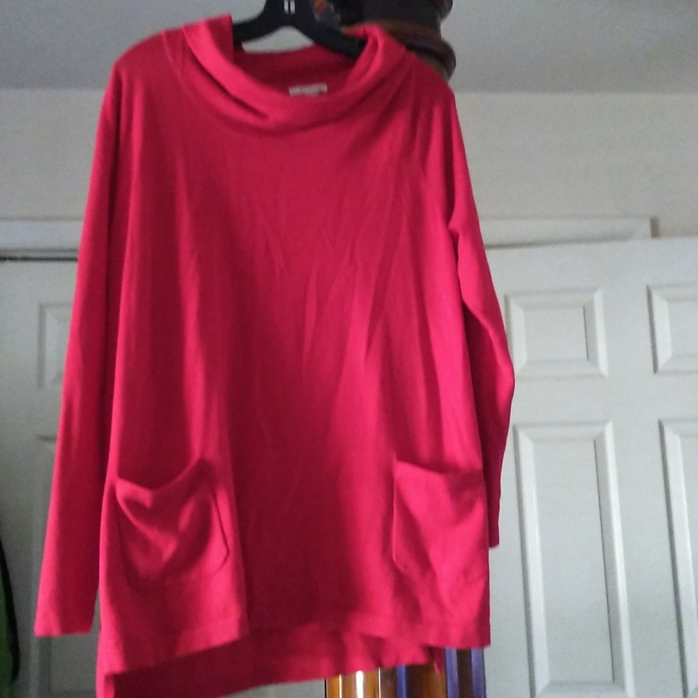 Red turtle neck - Picture 3 of 4